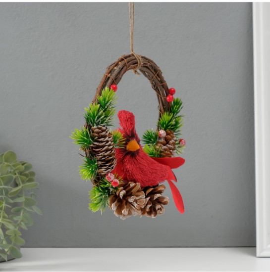 Фигурка-подвеска «Красная птичка на венке с шишками»