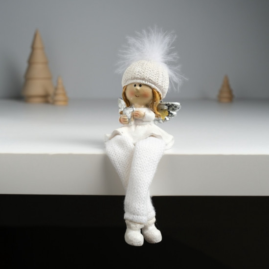 Фигурка «Ангелочек в белом наряде, в шапке с пухом сидит»