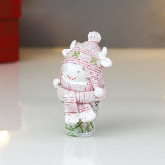 Фигурка «Бычок в вязаной шапке»