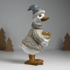 Фигурка «Гусь в бежевом свитере, с подарком» - Фото 1