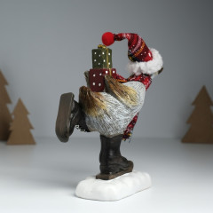 Фигурка «Гусь в колпаке, вязаном шарфе, на мини-лыжах, с подарками» - Фото 3