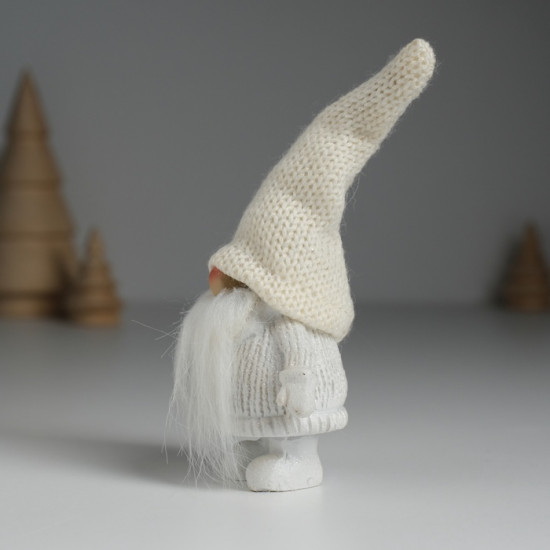 Фигурка «Дед Мороз в белом вязанном колпаке, с серебристой звёздочкой»