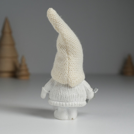 Фигурка «Дед Мороз в белом вязанном колпаке, с серебристой звёздочкой»