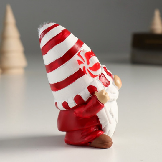 Фигурка «Дед Мороз в белом колпаке в красную полоску, с леденцом»