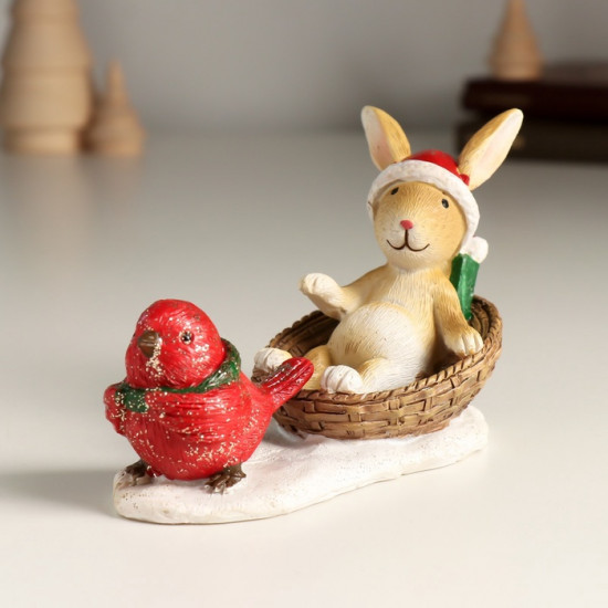 Фигурка «Зайка в корзинке и красная птичка»