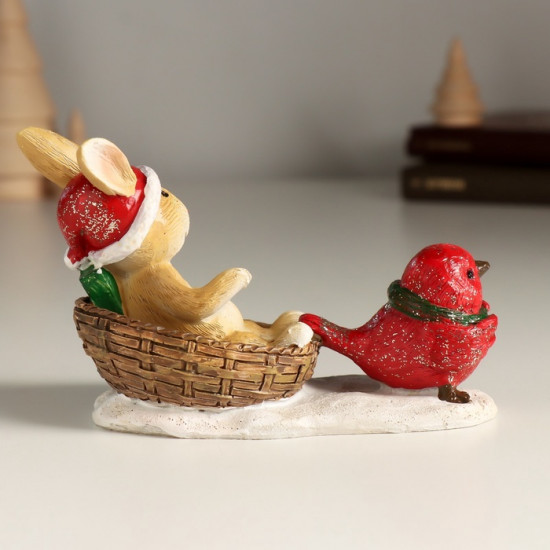 Фигурка «Зайка в корзинке и красная птичка»