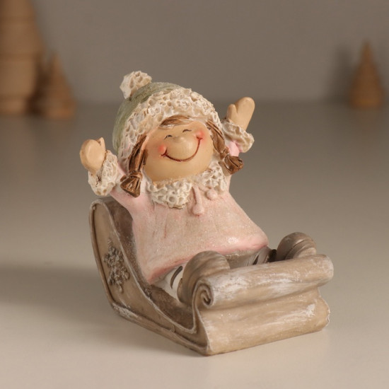 Фигурка «Малышка в санках»