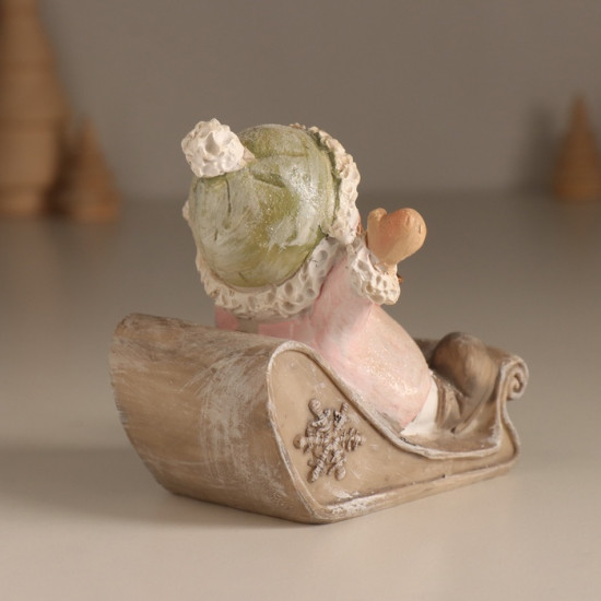 Фигурка «Малышка в санках»