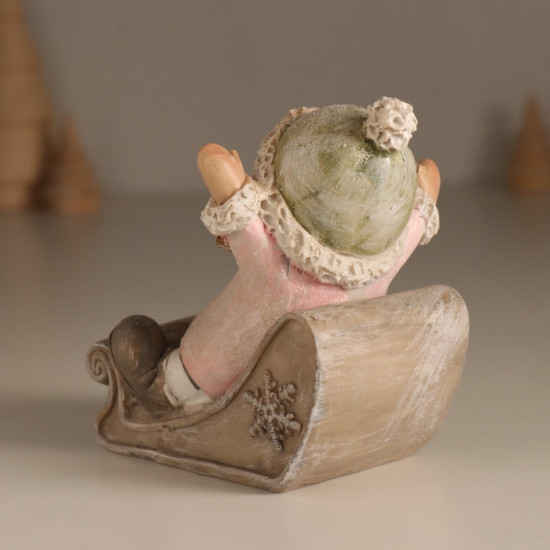 Фигурка «Малышка в санках»