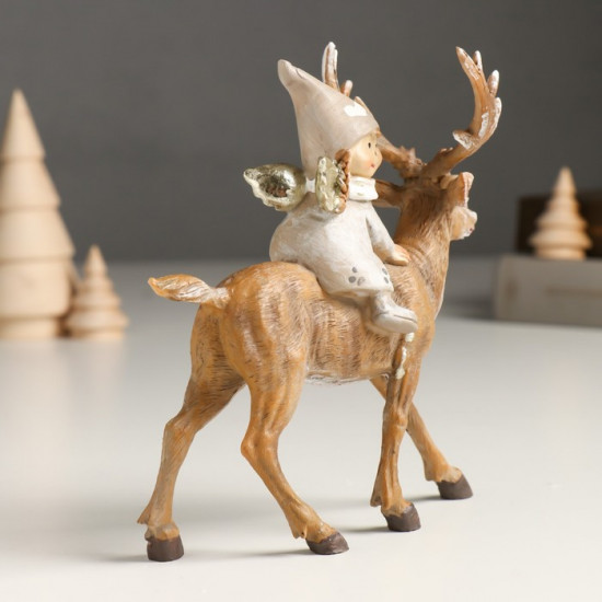 Фигурка «Малышка-ангел в сером наряде, верхом на олене»