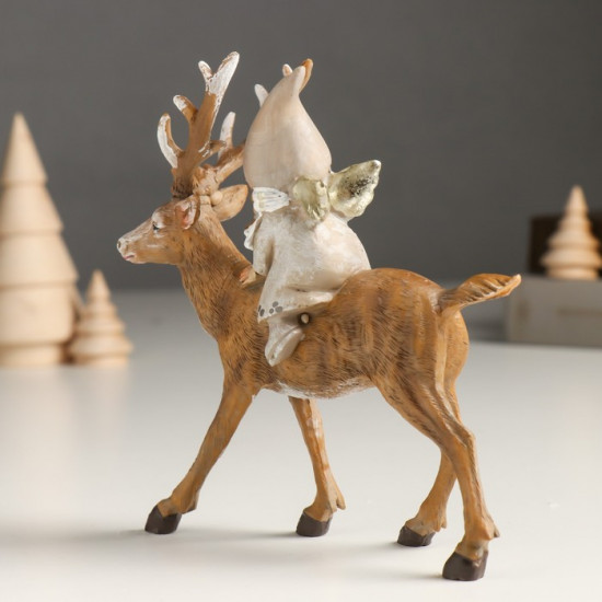 Фигурка «Малышка-ангел в сером наряде, верхом на олене»