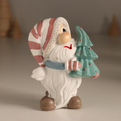 Фигурка «Новогодний гном с ёлкой в колпаке съехавшем на один глаз» - Фото 2
