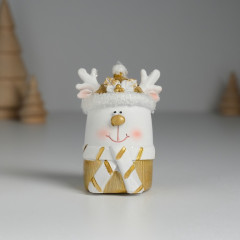 Фигурка «Олень белый в шапке и шарфике» - Фото 1