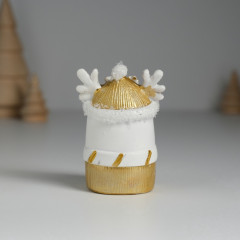 Фигурка «Олень белый в шапке и шарфике» - Фото 4