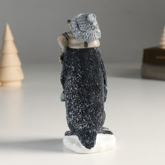 Фигурка «Пингвин в шапке и шарфе с мешком подарков» - Фото 2