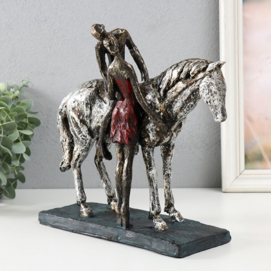 Фигурка «Поцелуй с принцем на коне»