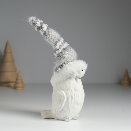 Фигурка «Птица пучеглазая в серой шапке»