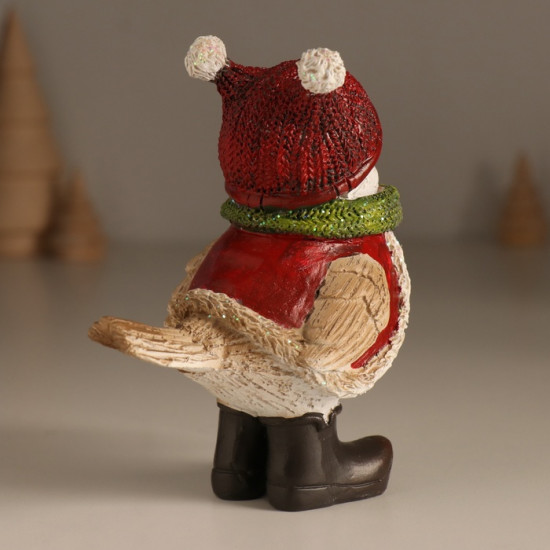 Фигурка «Птичка в жилетке, вязаной шапке с помпонами»