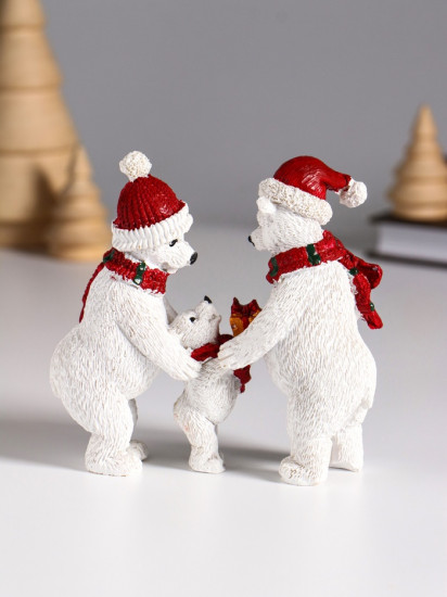 Фигурка «Семья белых медведей в вязаных шарфах и шапках»