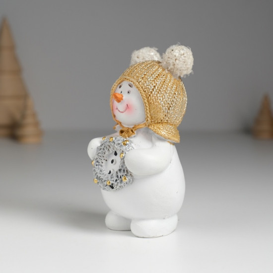 Фигурка «Снеговик в шапке с помпошками»