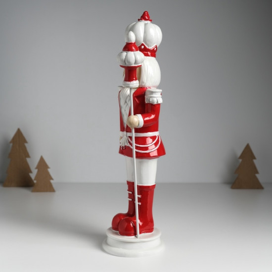 Фигурка «Щелкунчик в красно-белом мундире с пикой»