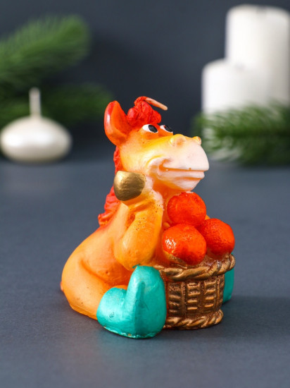Свеча декоративная «Лошадка с мандаринами»