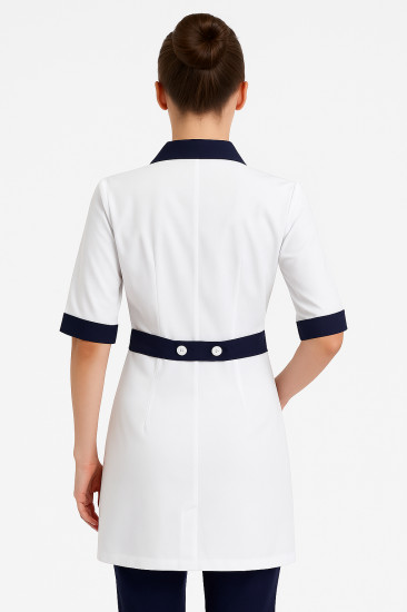 Женский медицинский халат с контрастной отделкой