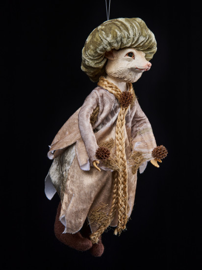 Ёлочная игрушка «Мышь в оливковом кафтане»
