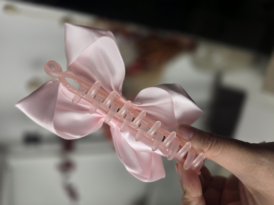 Заколка-банан с бантом для волос