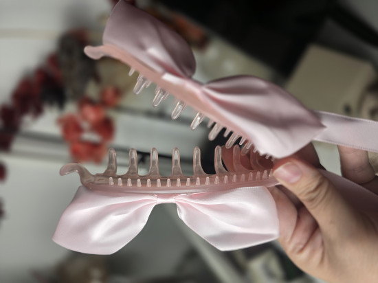 Заколка-банан с бантом для волос