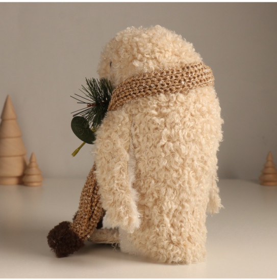 Фигурка «Кудрявый пингвин в шарфике с еловыми веточками»