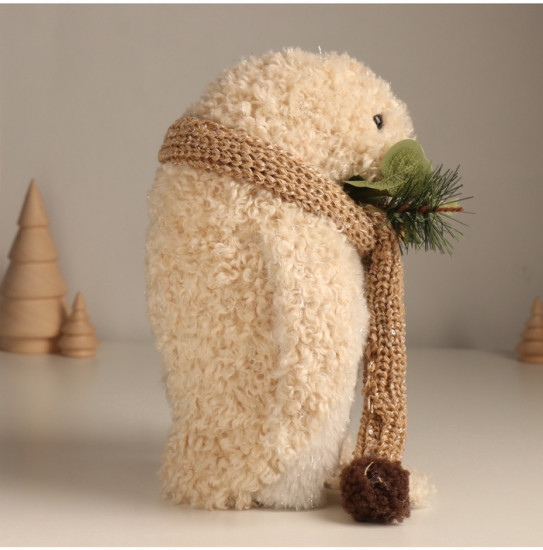 Фигурка «Кудрявый пингвин в шарфике с еловыми веточками»