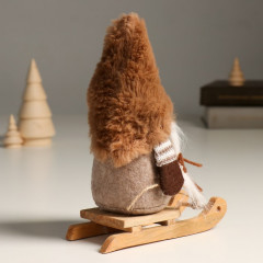 Кукла интерьерная текстильная «Бабуся в меховом колпаке на санках» - Фото 3