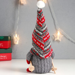 Кукла интерьерная текстильная «Дед Мороз с лыжными палками, серый колпак с узорами» - Фото 3