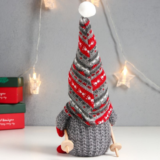 Кукла интерьерная текстильная «Дед Мороз с лыжными палками, серый колпак с узорами»