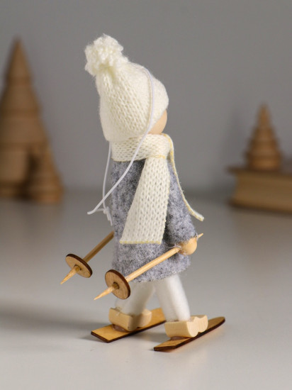 Кукла интерьерная текстильная «Малыш на лыжах»