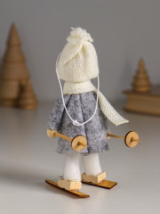 Кукла интерьерная текстильная «Малыш на лыжах» - Фото 2