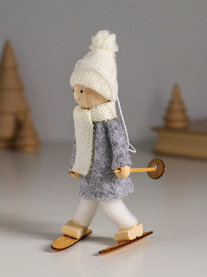 Кукла интерьерная текстильная «Малыш на лыжах»