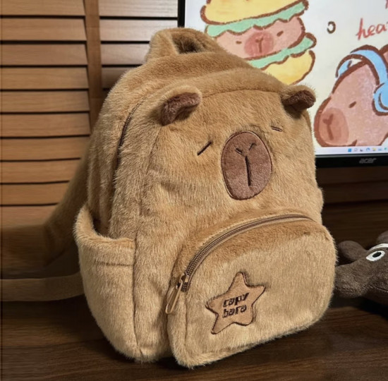 Плюшевый рюкзак «Капибара»