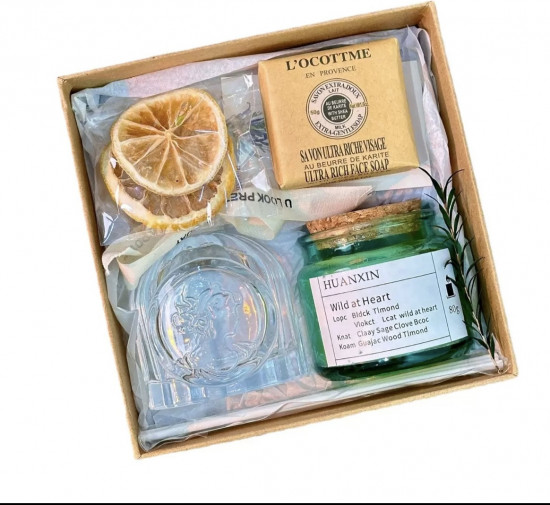 Подарочный набор со свечами и диффузором