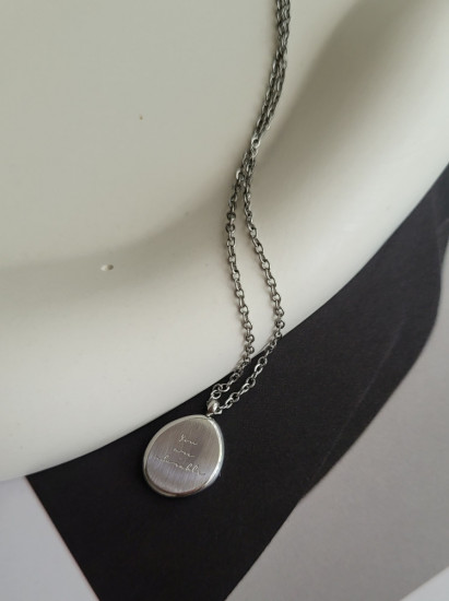 Колье с круглой подвеской