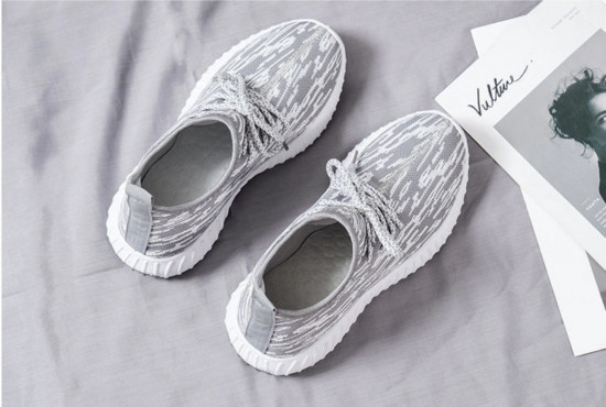 Кроссовки женские