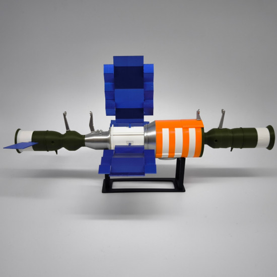 Сборная модель космической станции «Салют-7»