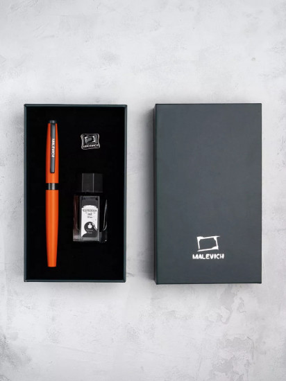 Ручка перьевая с черной тушью