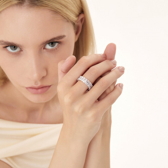 Кольцо из серебра с фианитами