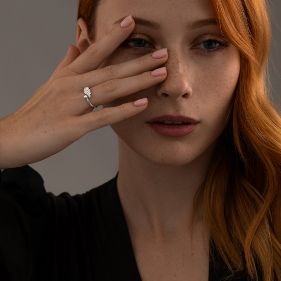 Кольцо из серебра с фианитами