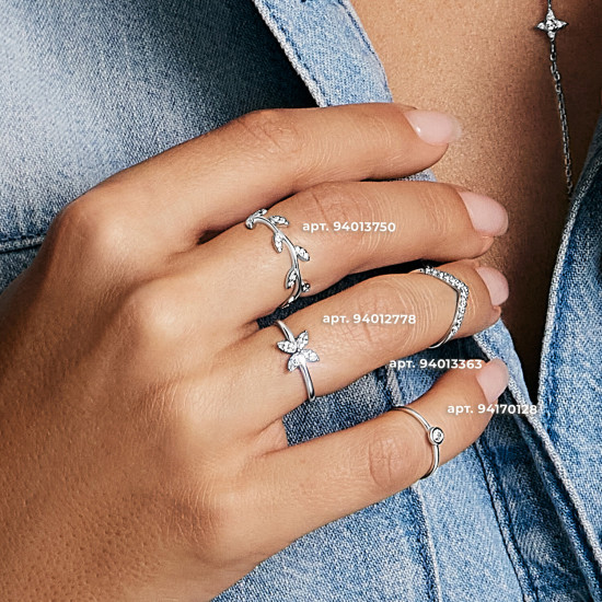 Кольцо из серебра с фианитами