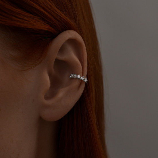 Серьга из серебра с фианитами