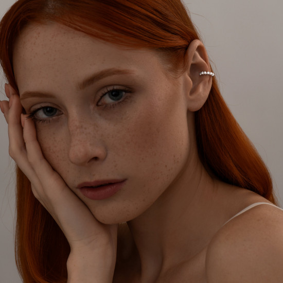 Серьга из серебра с фианитами