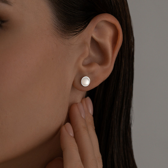 Серьги-пусеты из серебра с лунными камнями